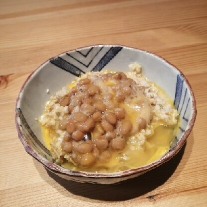 納豆と卵と一緒に食べるとオートミールがおいしく食べられますね☆元気が出る朝ごはんでした♪